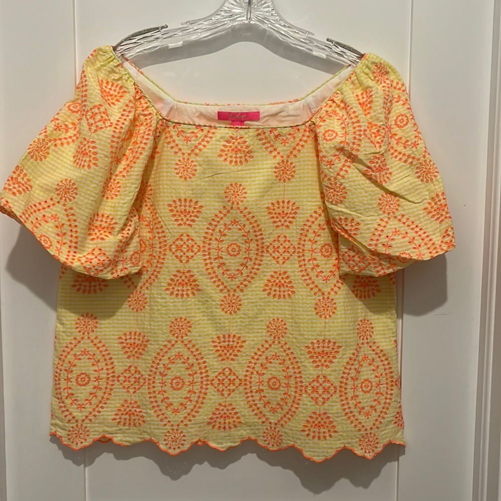 Lilly Pulitzer ladies eyelet top in size Large. Fun yellow & white w/coral trim